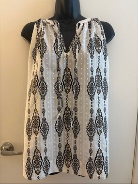 Lane Bryant White Sleeveless Embroidered Boho Top w/Black and Gold Pattern SZ 14